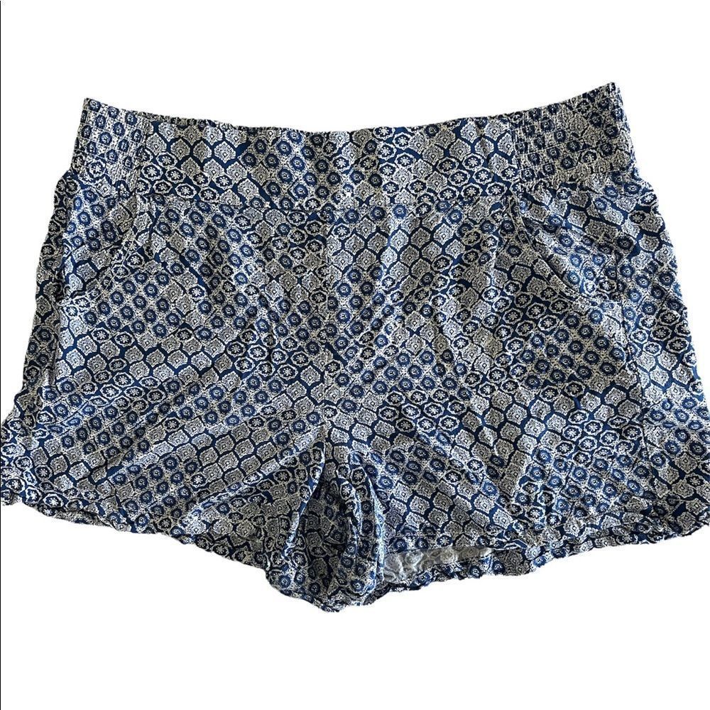 Lane Bryant Woman’s Shorts Sz 22/24 Blue White Geometric Rayon Pockets Flowy